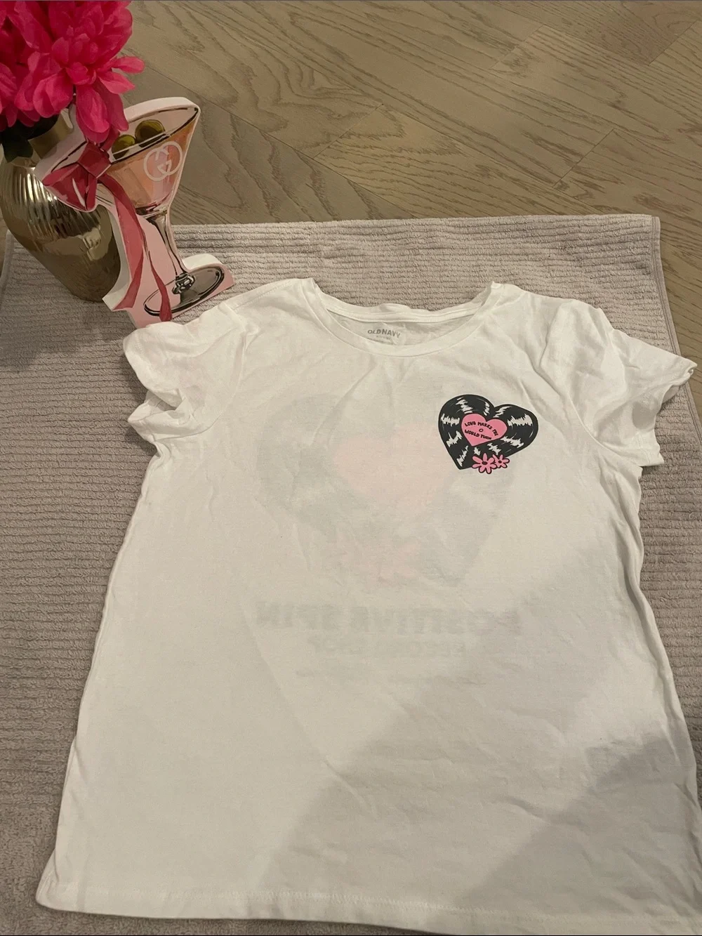 Old Navy White Short-Sleeve Tee with Heart Graphic